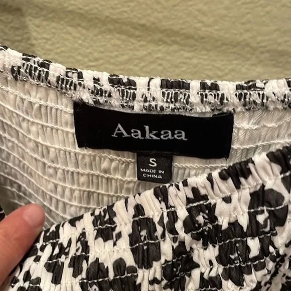 NWOT Aakaa woman’s black and white flowered dress - Picture 3 of 9